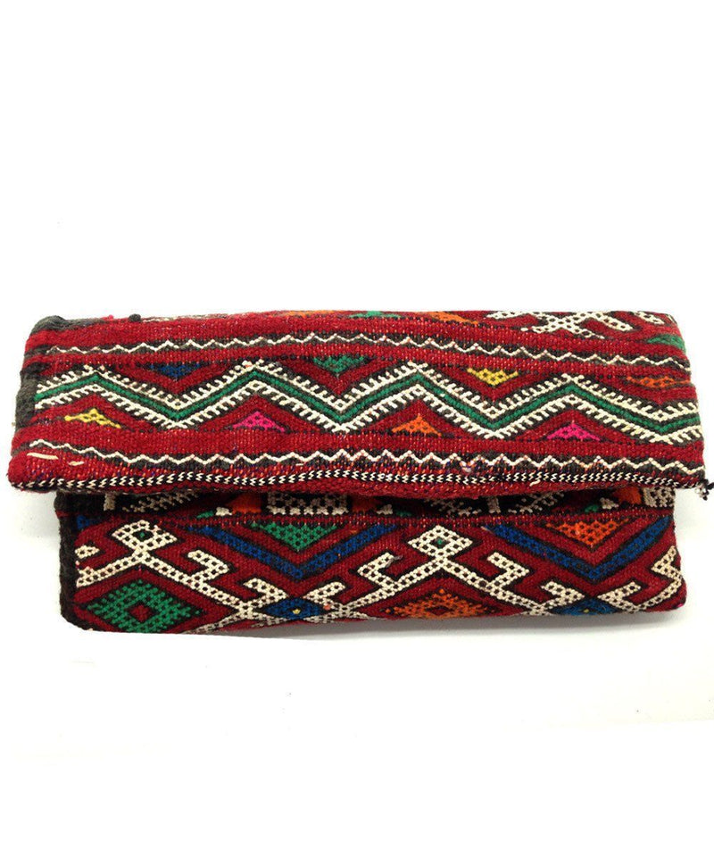 el-jenna-pochette-kilim-vague porté Editions LESSisRARE