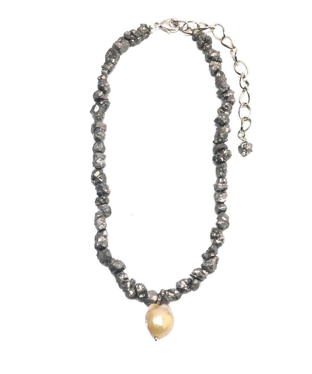 Collier ras de cou de pyrites argentées et perle baroque - Editions LESSisRARE perles