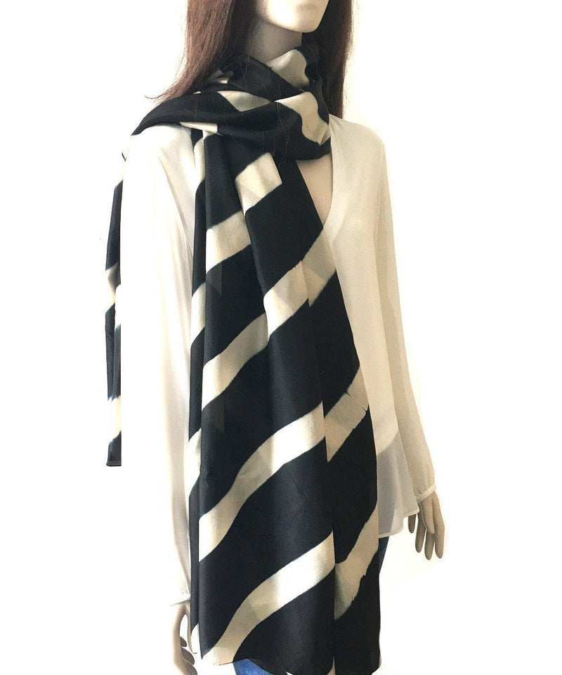 Grand foulard en soie noir et blanc - Denovembre