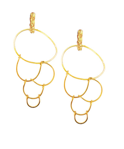 Oversized golden clip earrings - "Les Dunes" - Eloïse Fiorentino