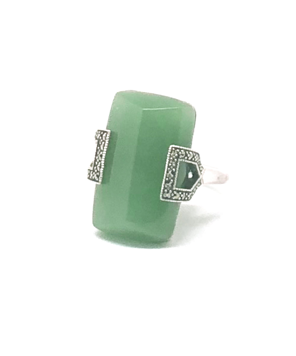 Bague art déco en jade, marcassites et argent
