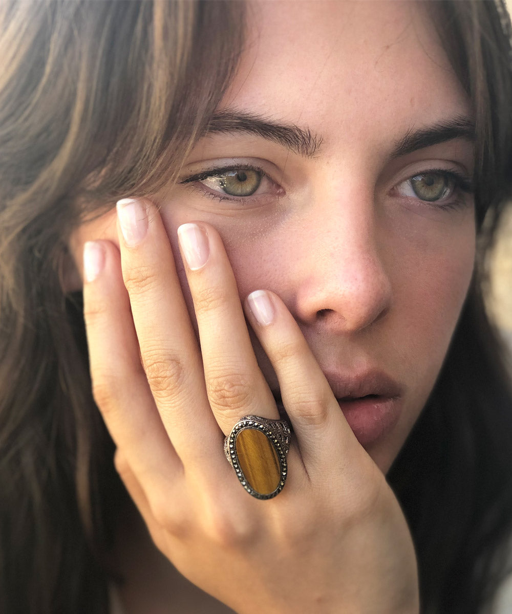 Bague oeil de tigre art deco ovale en argent et marcassites