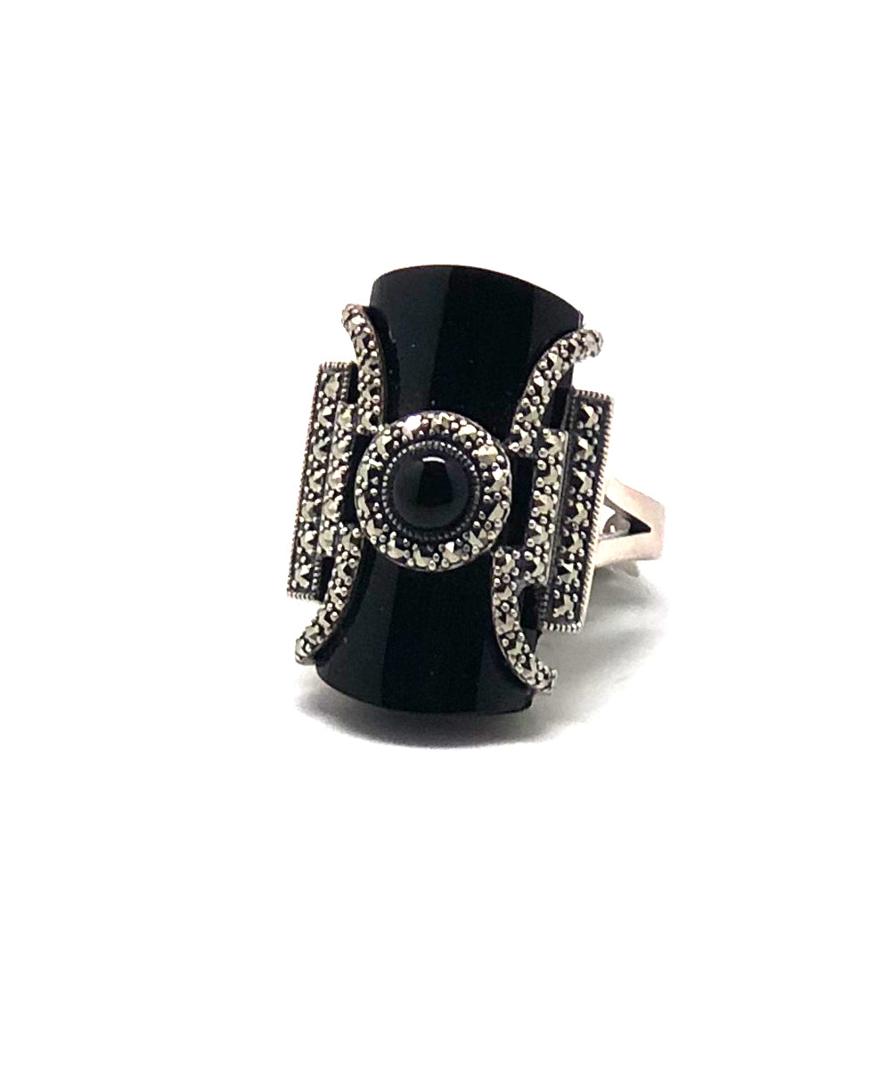 Bague art déco onyx et marcassites avec une perle centrale