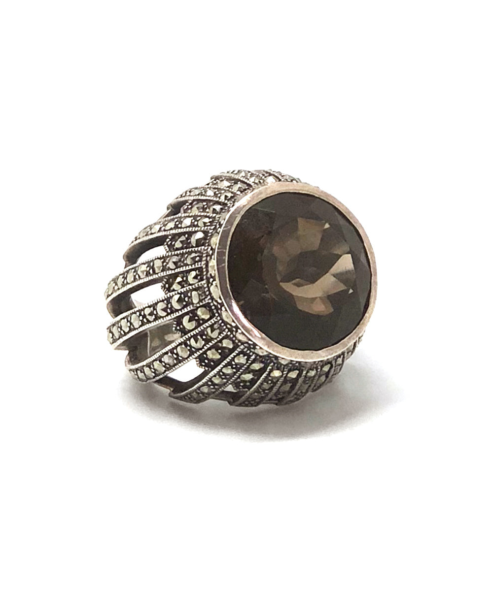 Grosse bague cabochon de quartz fumé, argent et marcassites de style art déco