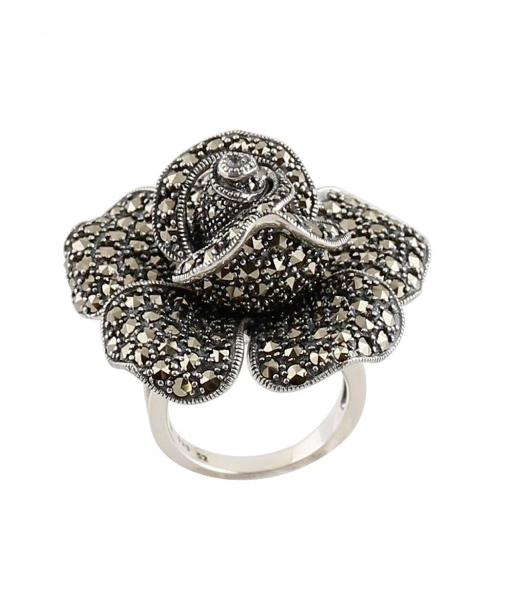 grosse-bague-fleur-argent-et-marcassites créateur art déco de profil