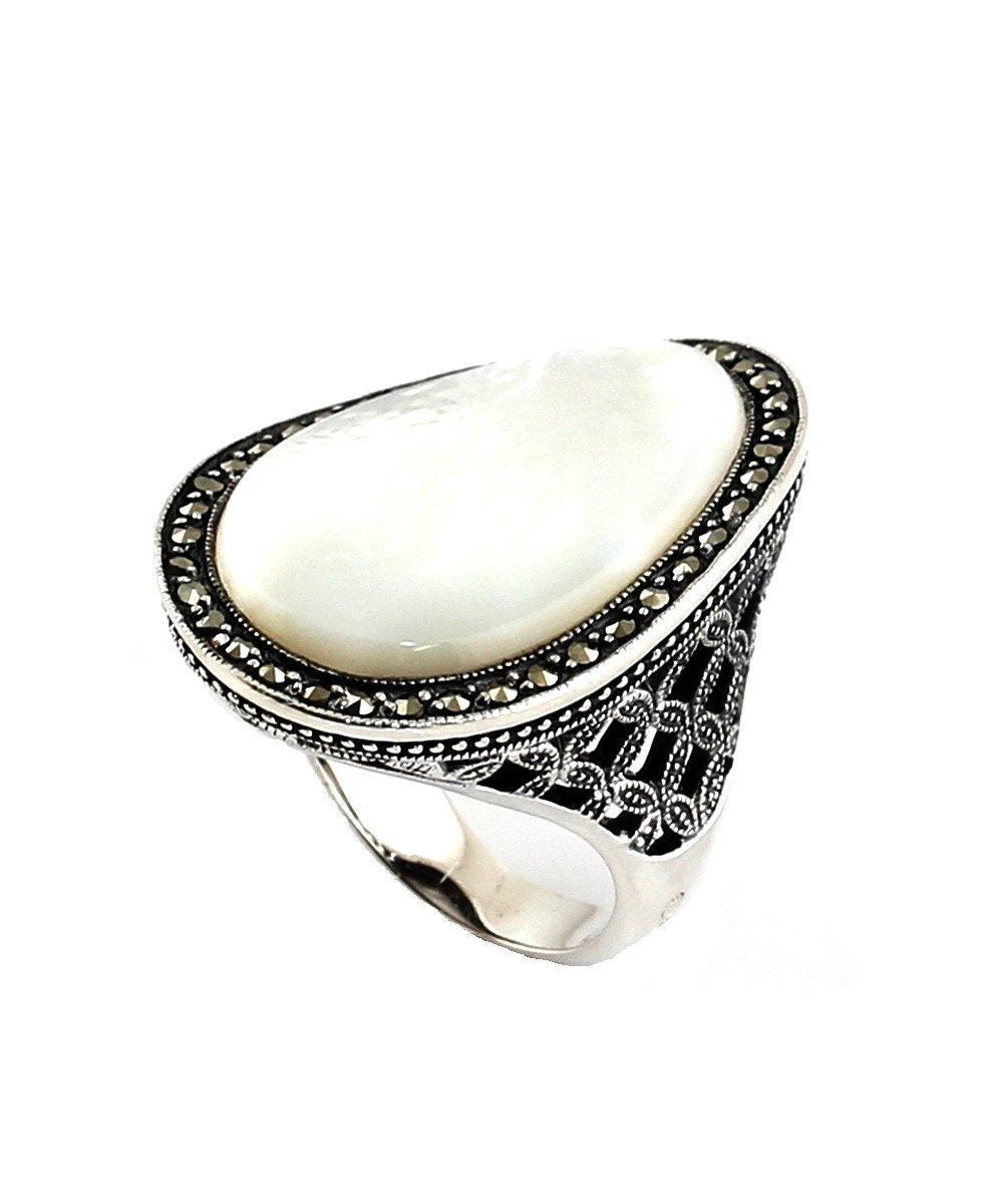 grosse-bague-cabochon-nacre-en-argent-et-marcassites créateur art déco