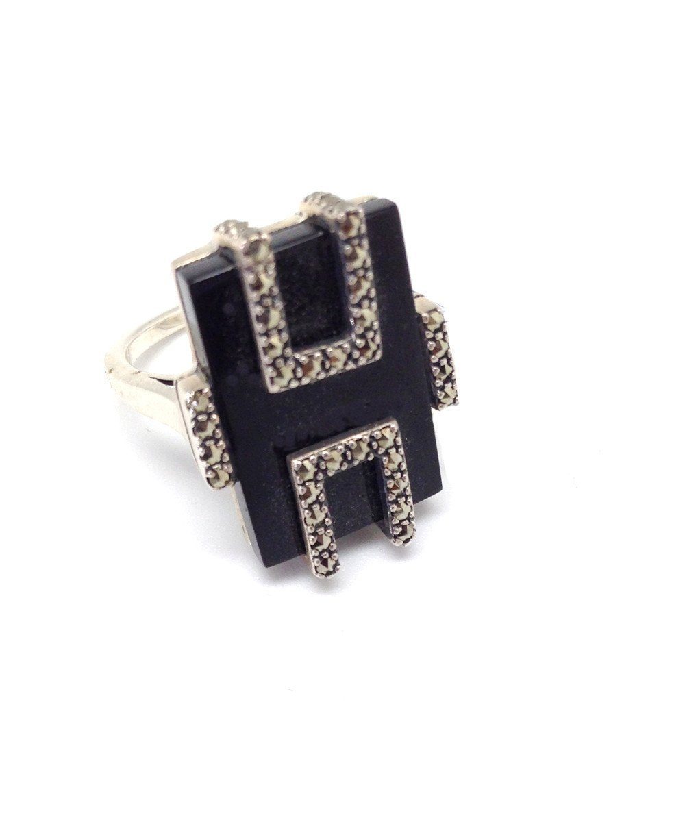 grande-bague-onyx-argent-et-marcassites de createur art deco