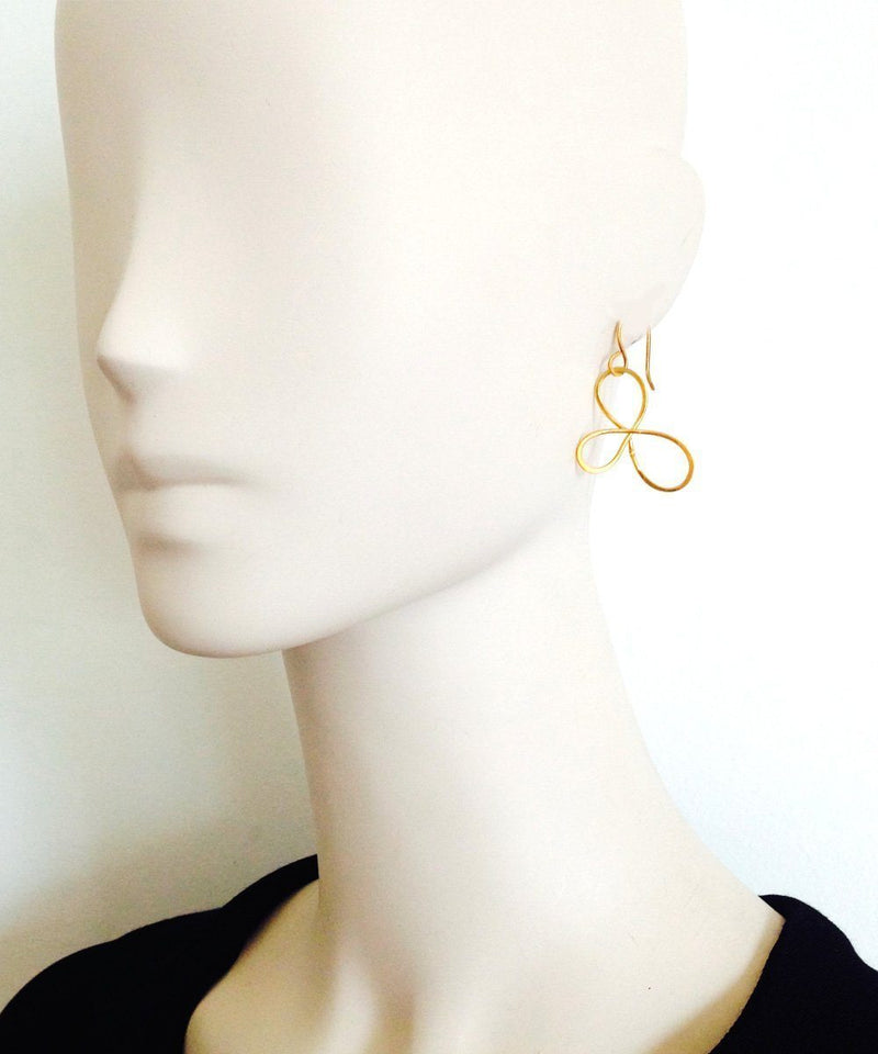 Golden sleeper earrings - "Les Rêves" eloïse fiorentino