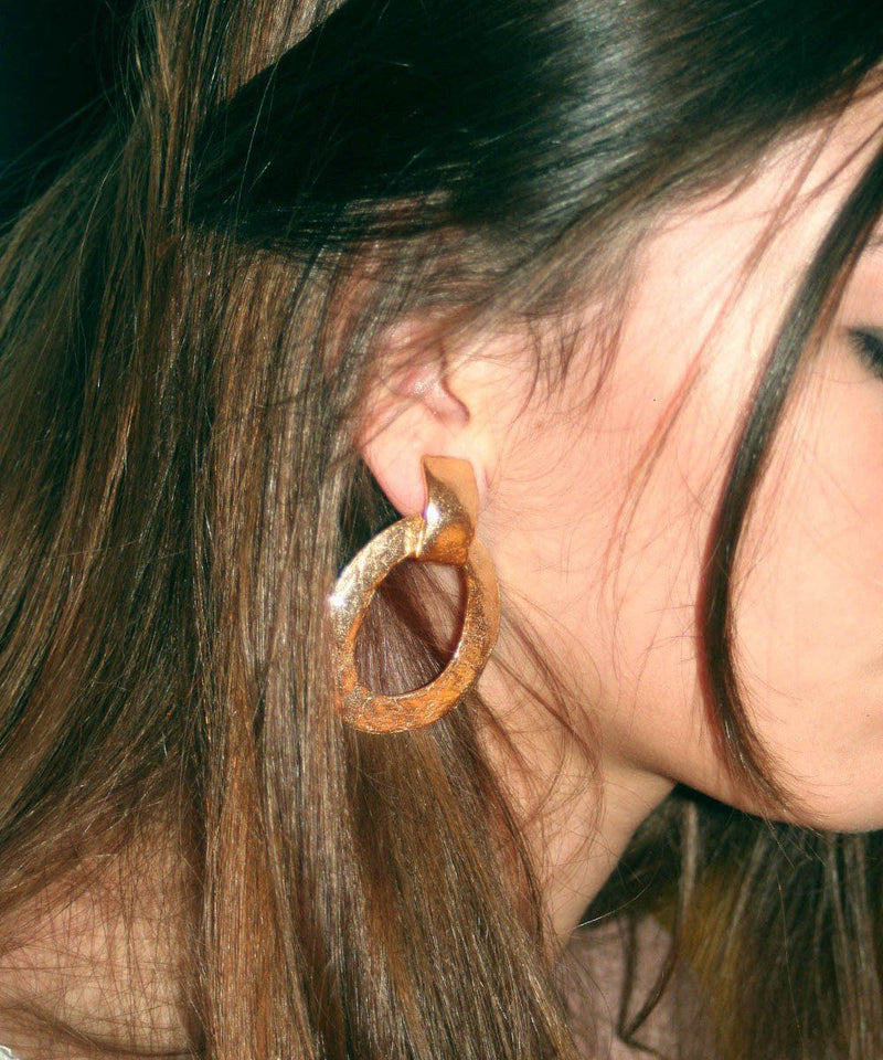 Boucles d'oreilles clip grandes créoles dorées - Carole Saint Germes