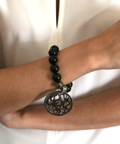 wrist beads onyx-black-pendant-silver-focused