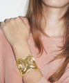 carole-saint-germes-bracelet-manchette-torsade-doree porté