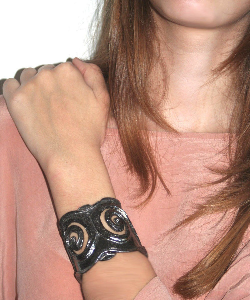 carole-saint-germes-bracelet-manchette-torsade-or-noir