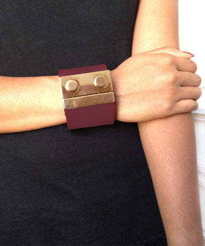 house-Boinet-Cuff-in-leather-clasp-metal-bordeaux