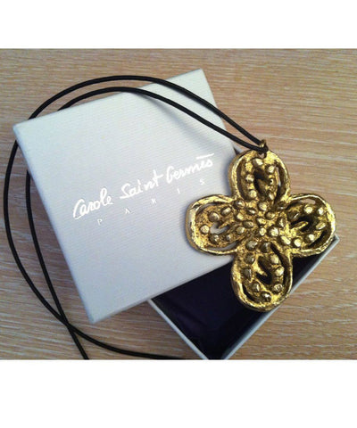 Carole-saint-germ-necklace-pendant-clover-dore-setting
