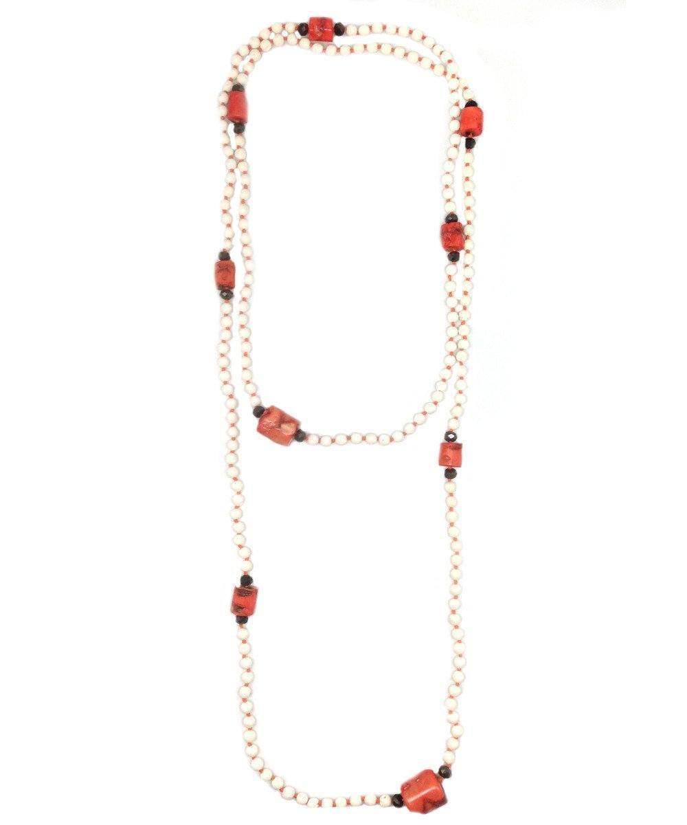 fonsi-collier-sautoir-en-pierre-de-lave-blanche-et-corail Fonsi