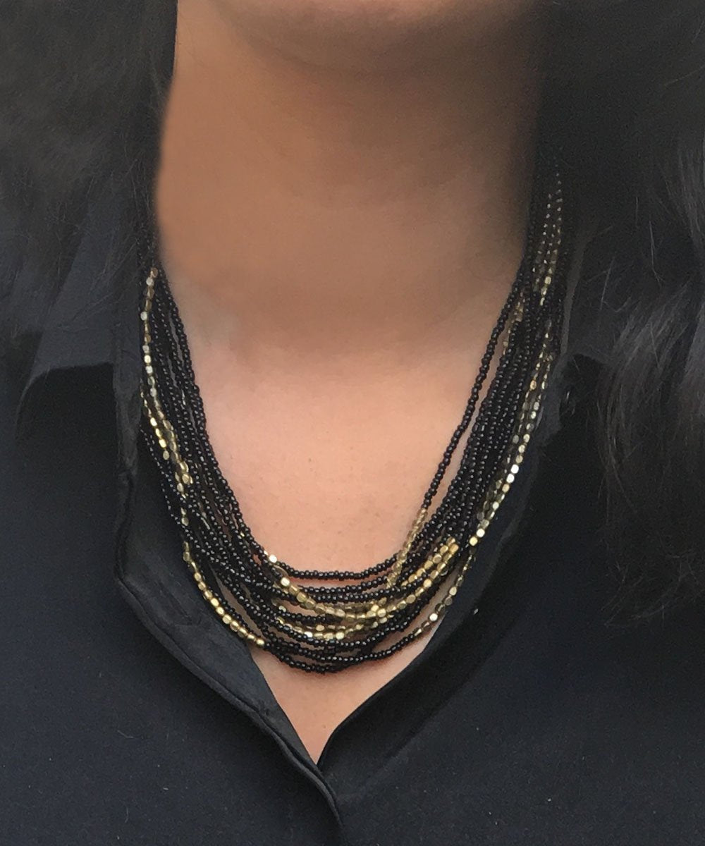 Collier sautoir en perles de rocaille noir et doré Fonsi