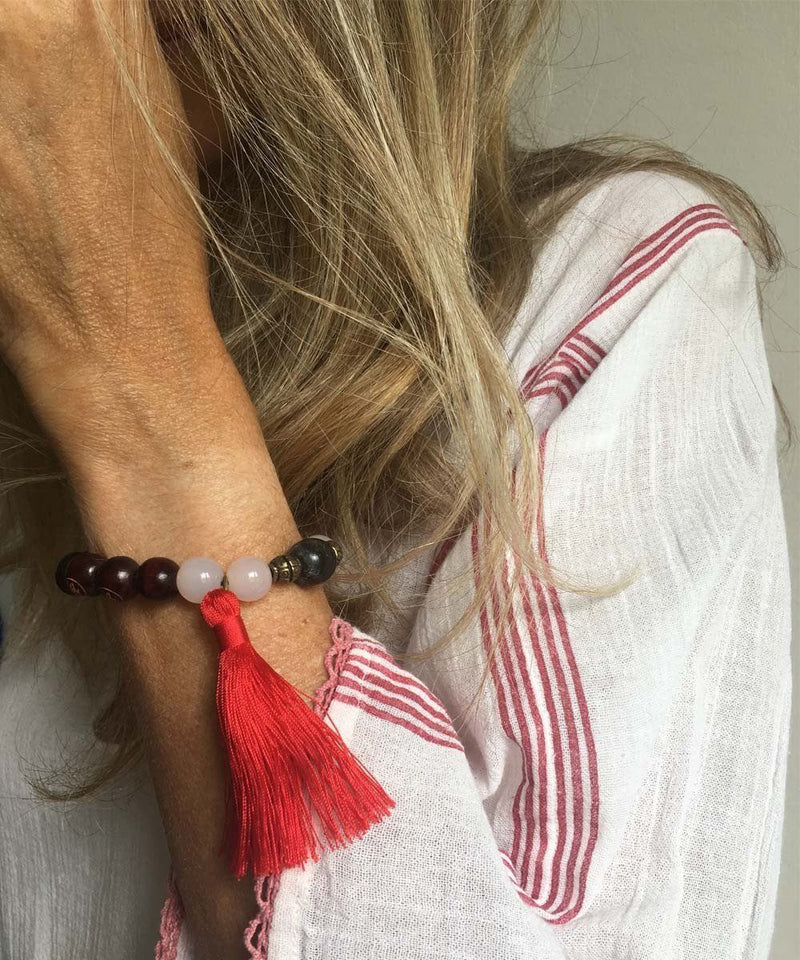 Tibetan mala bracelet with agates and red tassel - Jewels of Mala