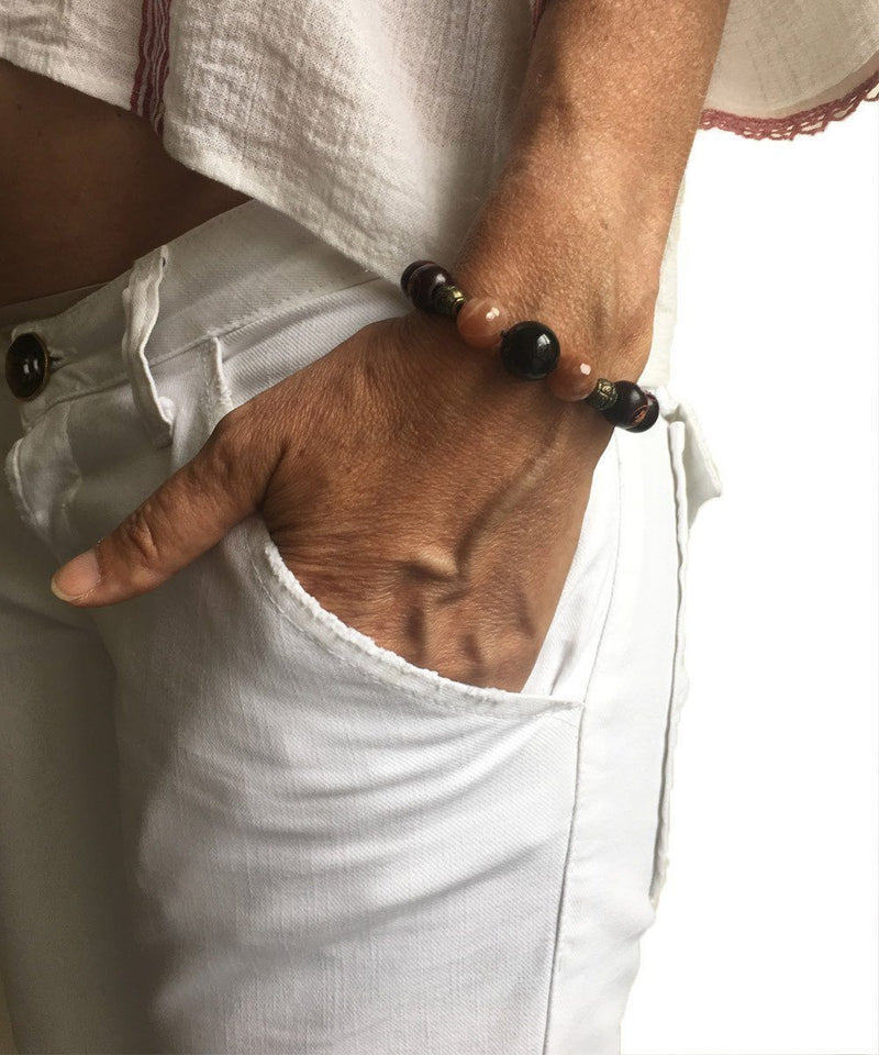 Tibetan mala bracelet moonstone peaches and onyx - Jewels of Mala