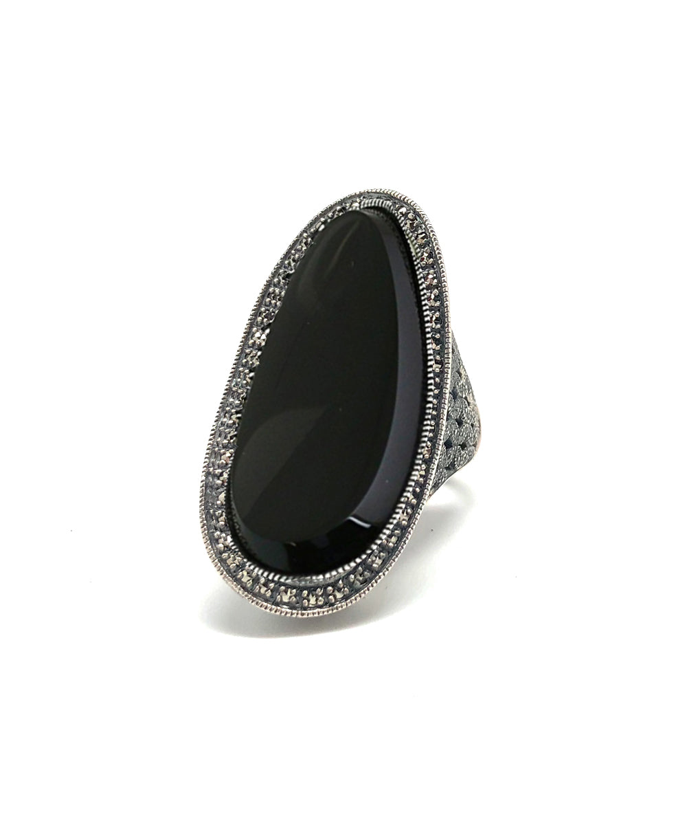 Longue bague onyx art déco, argent et marcassites