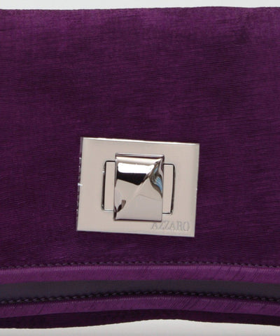 Azzaro sac-pochette-Hangzou-en-velours-violet porté 2